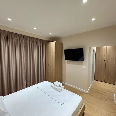 Apartament Center 1 *